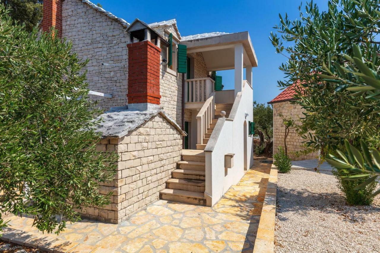 Villa Dubrava Tranquil Retreat Nestled In An Olive Grove For Serene Escapes Pucisca Kültér fotó